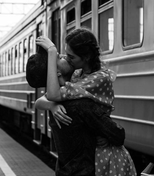 שני זקנים צועדים